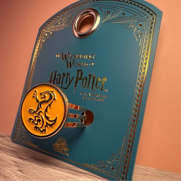 Harry Potter Hufflepuff Adjustable Ring NWT - Picture 3 of 10